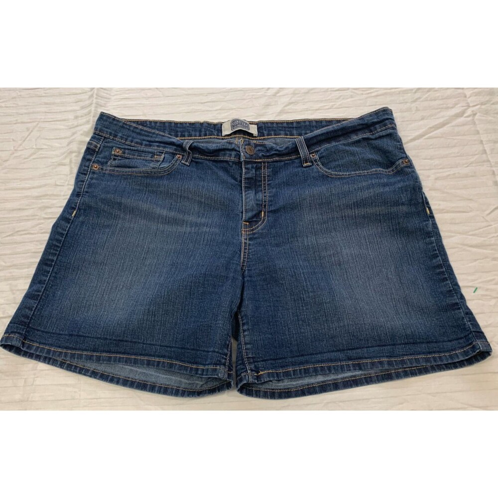 SIGNATURE LEVI STRAUSS WOMENS JEANS SHORTS SIZE 18